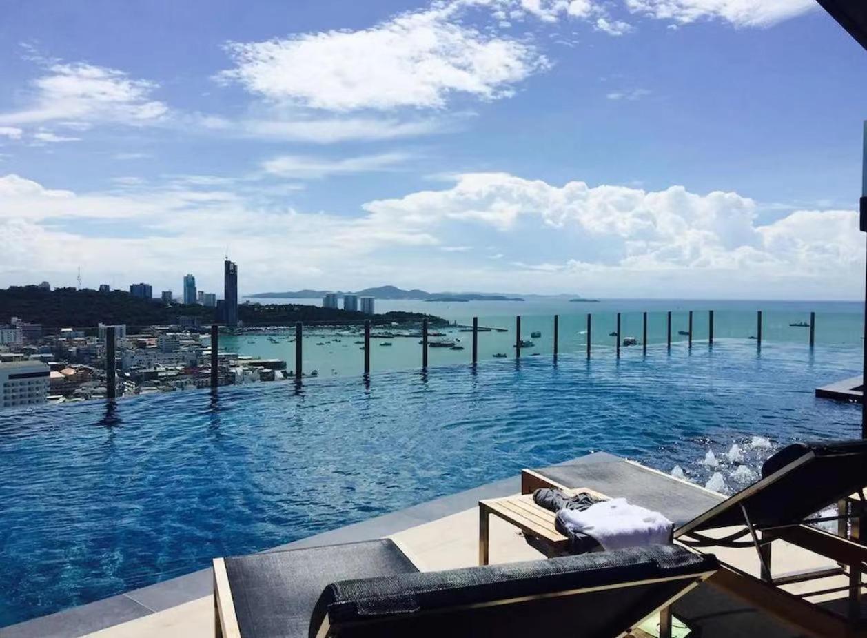 The Base Apartment Pattaya Exterior photo