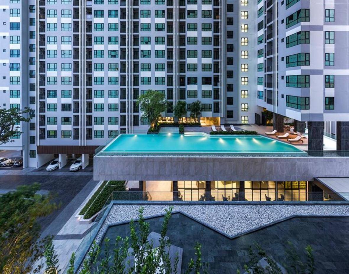 The Base Apartment Pattaya Exterior photo