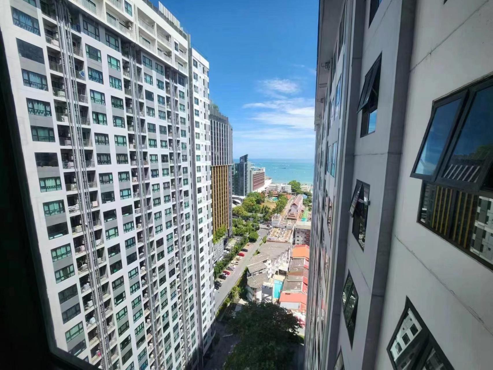 The Base Apartment Pattaya Exterior photo