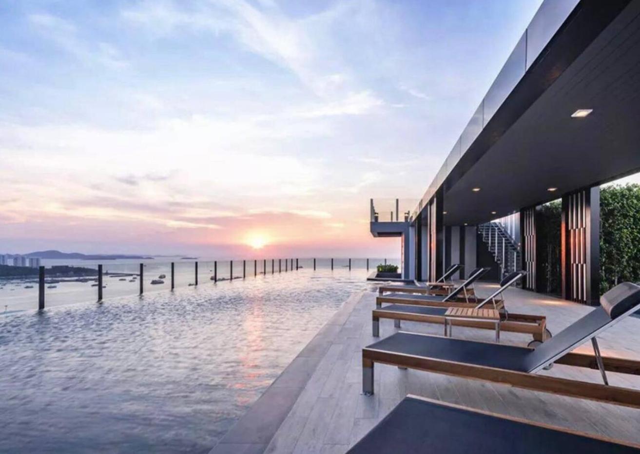 The Base Apartment Pattaya Exterior photo