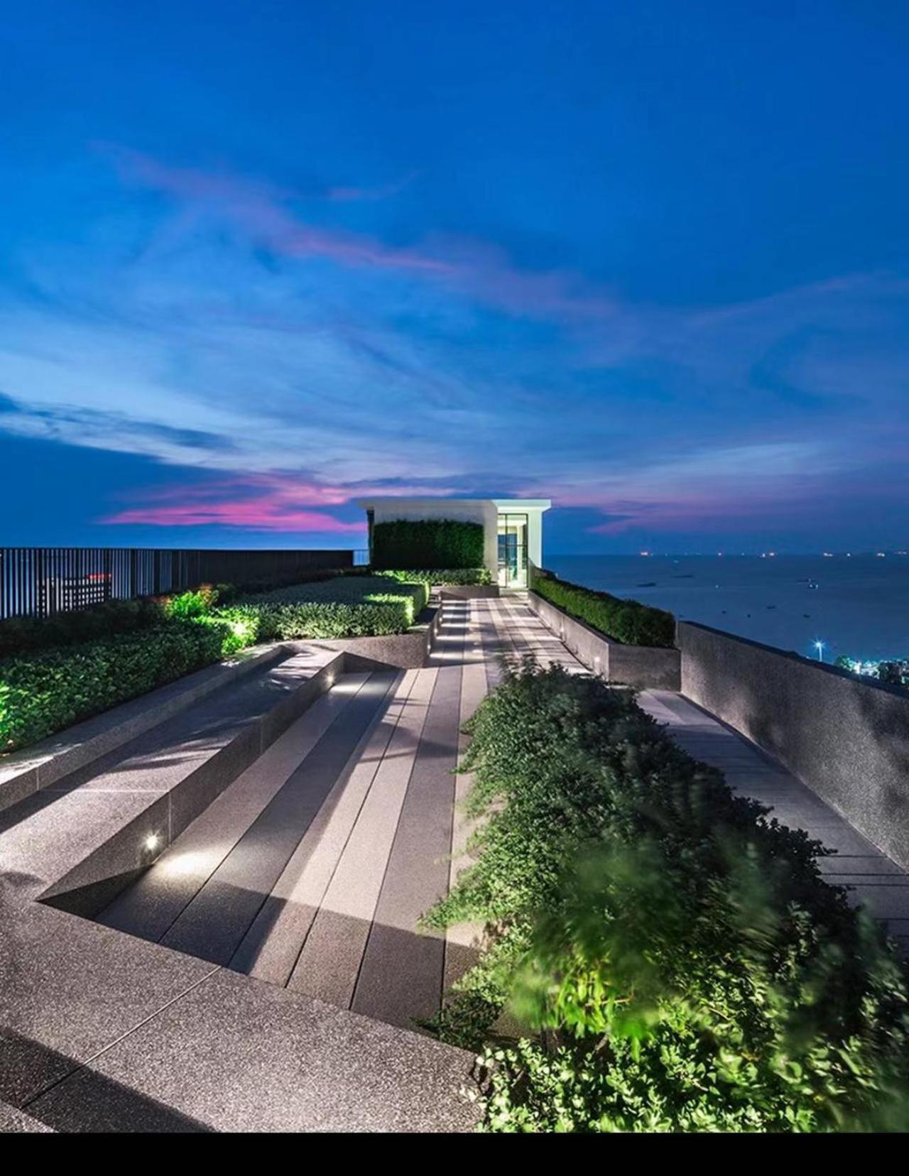 The Base Apartment Pattaya Exterior photo
